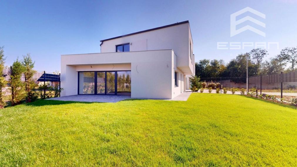 NOVOSTAVBA: Skolaudovaný 4 izb. rodinný dom  s garážou a tepelným čerpadlom!!