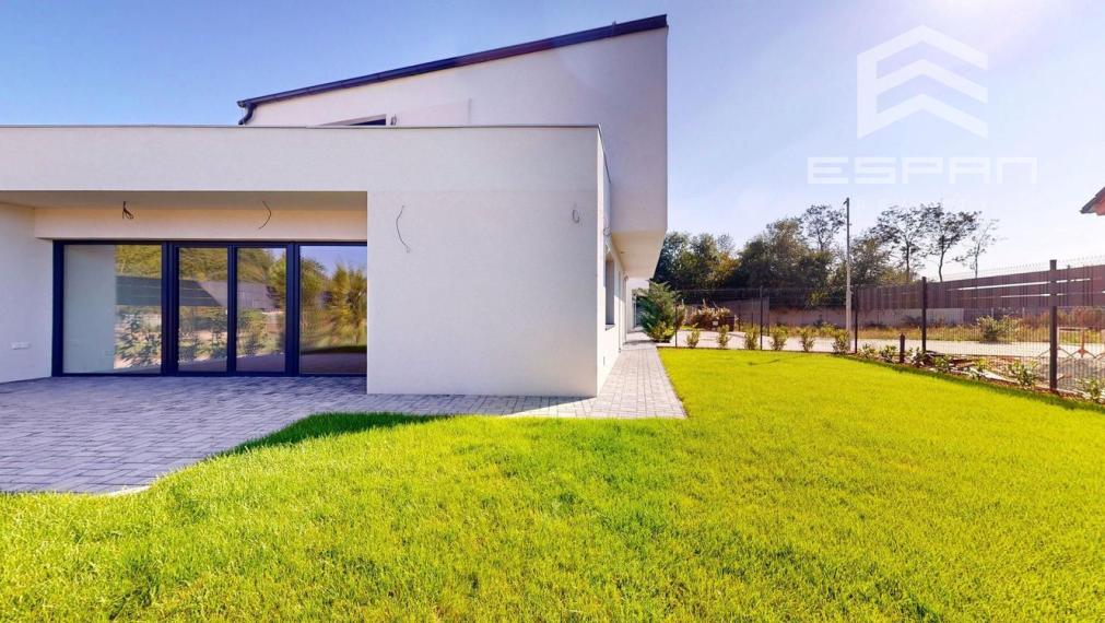 NOVOSTAVBA: Skolaudovaný 4 izb. rodinný dom  s garážou a tepelným čerpadlom!!