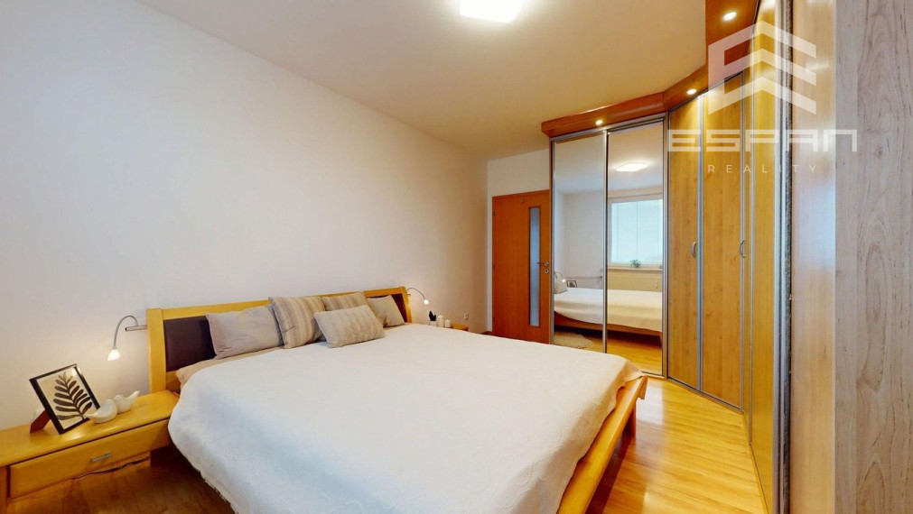 Priestranný slnečný 3 izbový byt po kompletnej rekonštrukcii, Klokočina