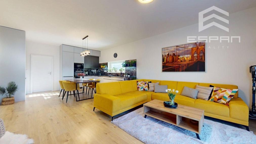 Moderný 3 izbový byt s predzáhradkou a parkovaním pre 2 autá/ Kostolište