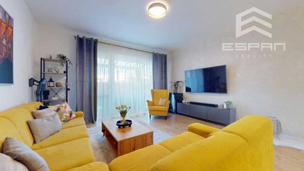 Moderný 3 izbový byt s predzáhradkou a parkovaním pre 2 autá/ Kostolište