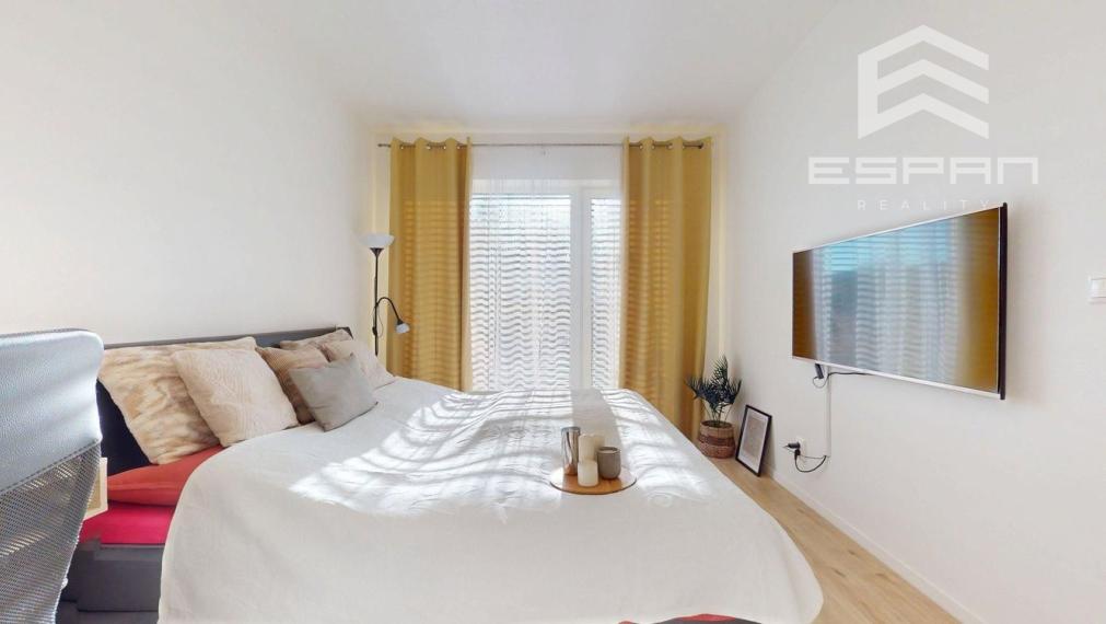 Moderný 3 izbový byt s predzáhradkou a parkovaním pre 2 autá/ Kostolište