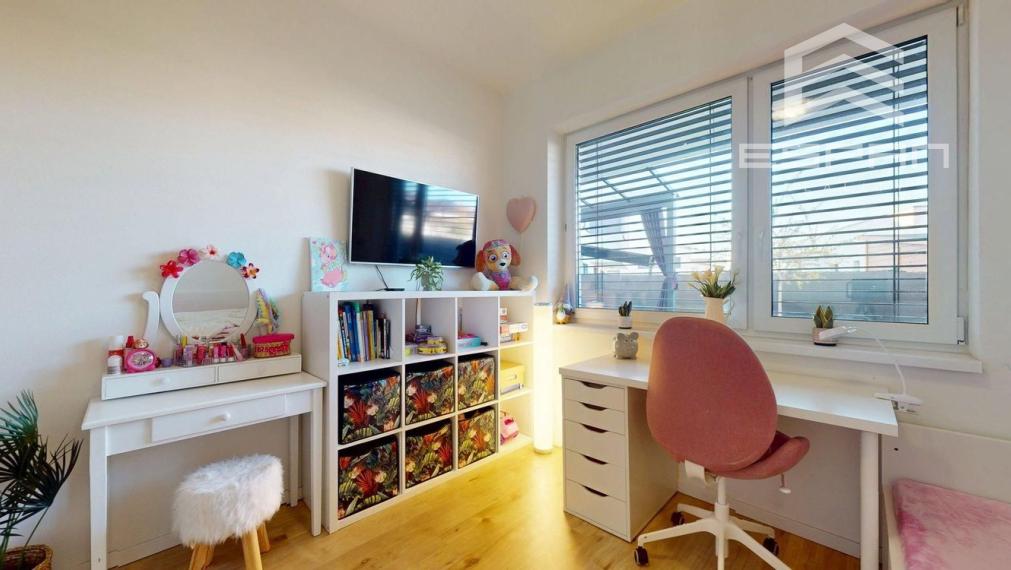 Moderný 3 izbový byt s predzáhradkou a parkovaním pre 2 autá/ Kostolište