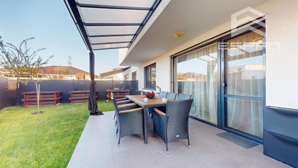 Moderný 3 izbový byt s predzáhradkou a parkovaním pre 2 autá/ Kostolište