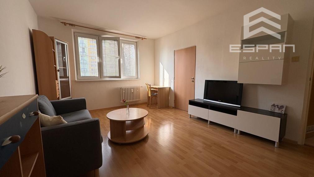 Na prenájom zariadený 2 izbový byt v príjemnej časti Ružinova, Exnárova