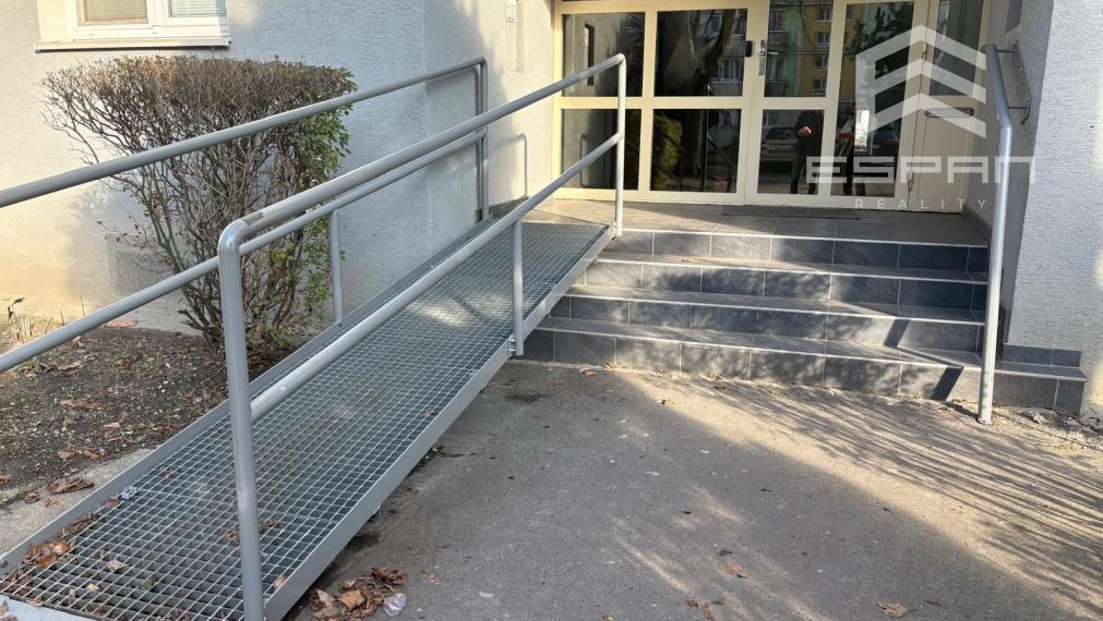 Na prenájom zariadený 2 izbový byt v príjemnej časti Ružinova, Exnárova