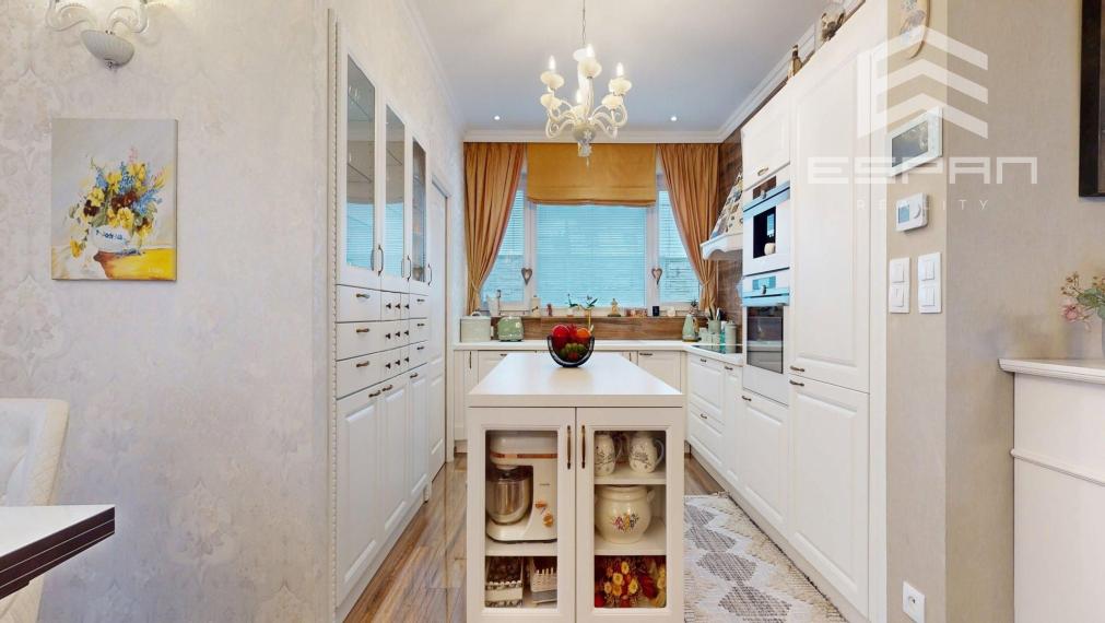 Nadštandardne vybavaný rodinný dom s bazénom v obci Kostolište