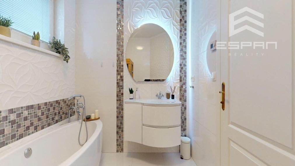 Nadštandardne vybavaný rodinný dom s bazénom v obci Kostolište