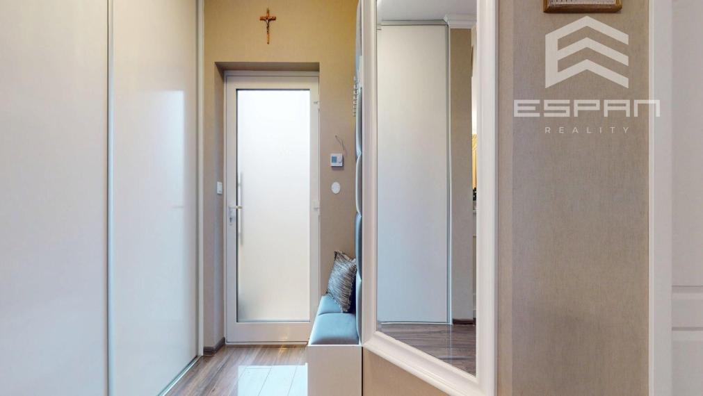 Nadštandardne vybavaný rodinný dom s bazénom v obci Kostolište