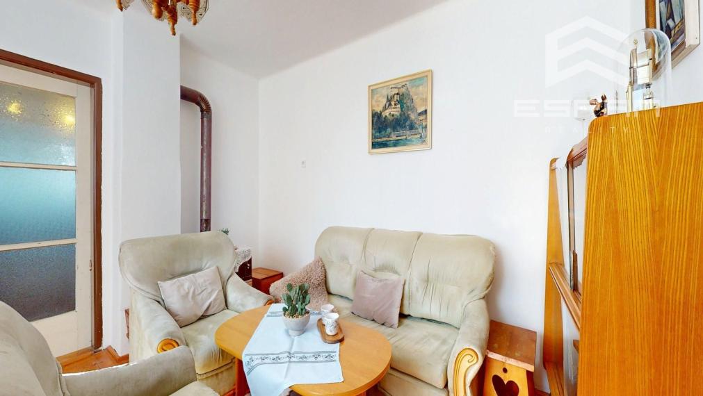 Rodinný dom vhodný na chalupárčenie alebo na trvalé bývanie s veľkorysým pozemkom aj garážou