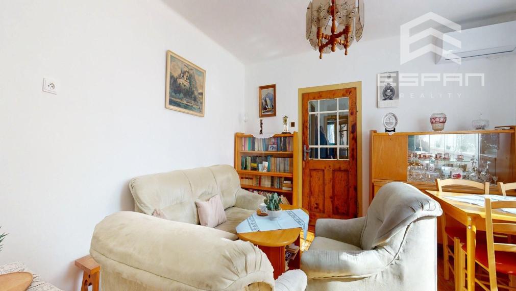 Rodinný dom vhodný na chalupárčenie alebo na trvalé bývanie s veľkorysým pozemkom aj garážou