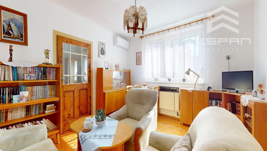 Rodinný dom vhodný na chalupárčenie alebo na trvalé bývanie s veľkorysým pozemkom aj garážou