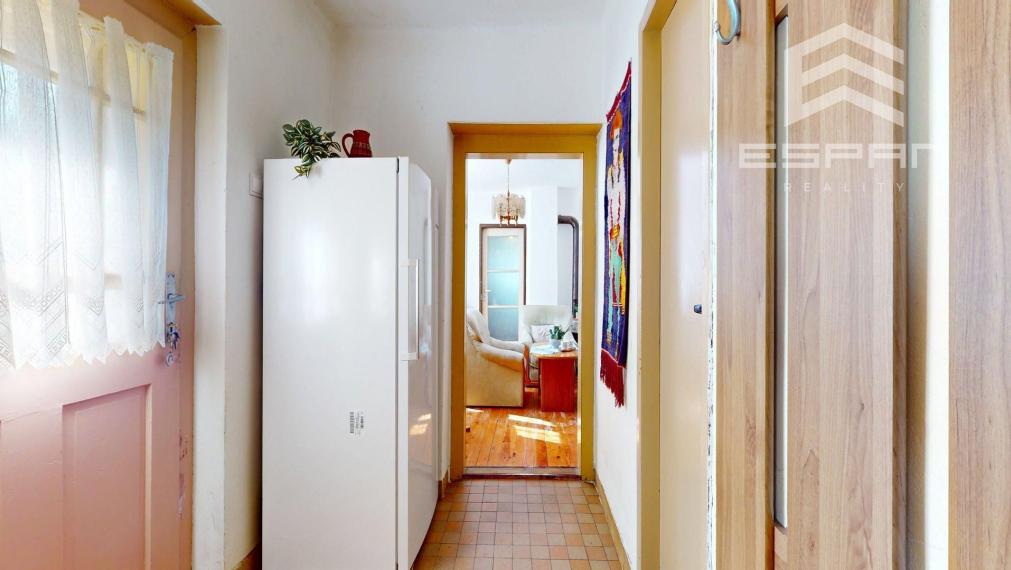 Rodinný dom vhodný na chalupárčenie alebo na trvalé bývanie s veľkorysým pozemkom aj garážou