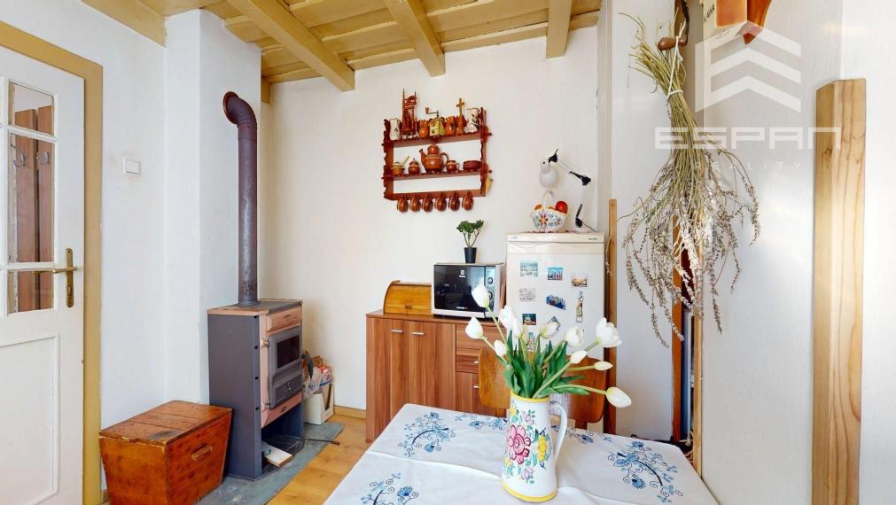 Rodinný dom vhodný na chalupárčenie alebo na trvalé bývanie s veľkorysým pozemkom aj garážou