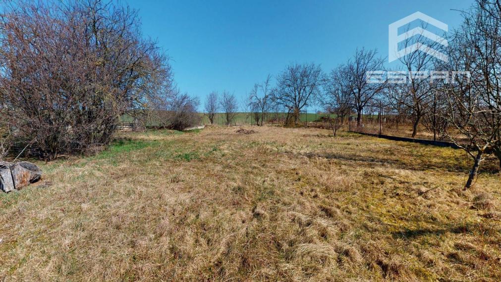 Rodinný dom vhodný na chalupárčenie alebo na trvalé bývanie s veľkorysým pozemkom aj garážou