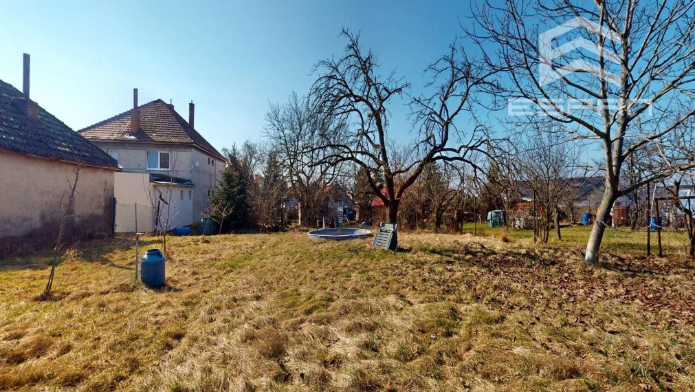 Rodinný dom vhodný na chalupárčenie alebo na trvalé bývanie s veľkorysým pozemkom aj garážou