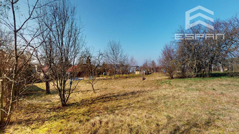 Rodinný dom vhodný na chalupárčenie alebo na trvalé bývanie s veľkorysým pozemkom aj garážou