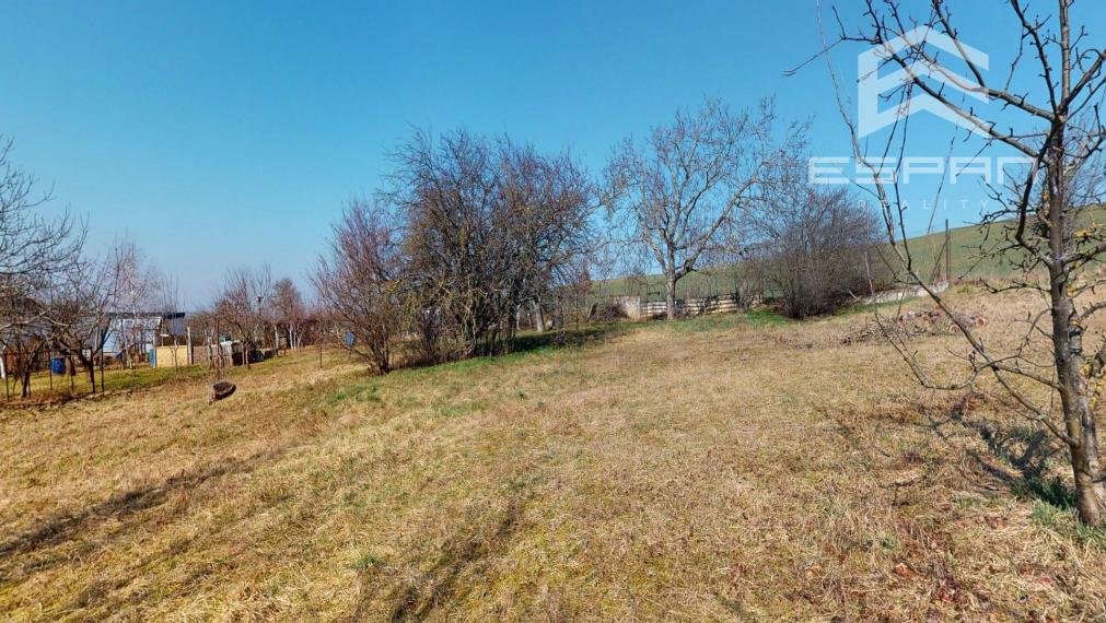 Rodinný dom vhodný na chalupárčenie alebo na trvalé bývanie s veľkorysým pozemkom aj garážou