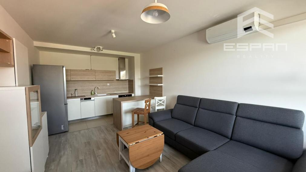 Zariadený 2 izbový byt na ul Pribinova v Malackách!!