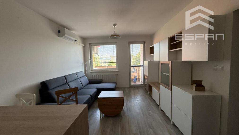 Zariadený 2 izbový byt na ul Pribinova v Malackách!!