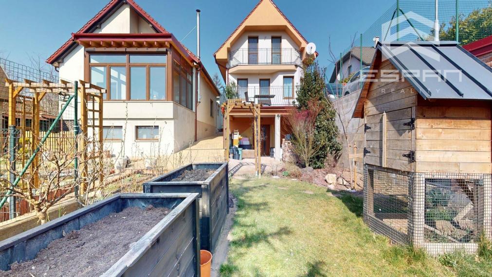 Novostavba rodinného domu s nerušeným výhľadom na ul. Lesná v Stupave