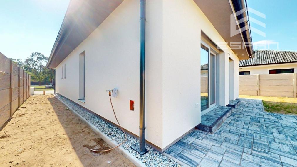 Skolaudovaná moderná novostavba 4 izb. bungalovu v krásnej lokalite "Pod lesom"