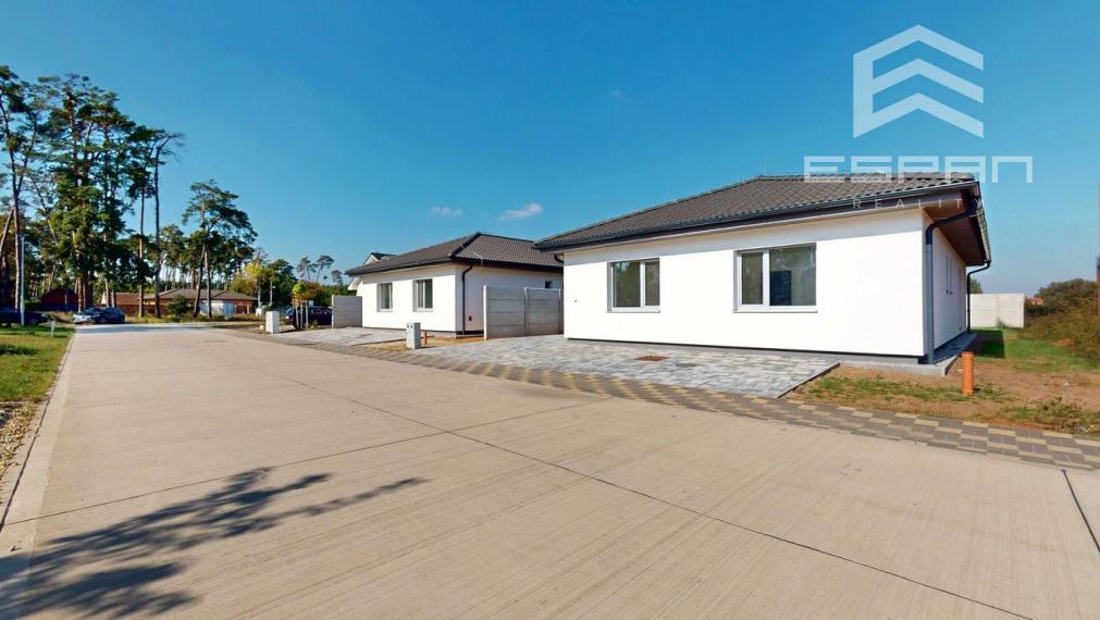 Skolaudovaná moderná novostavba 4 izb. bungalovu v krásnej lokalite "Pod lesom"