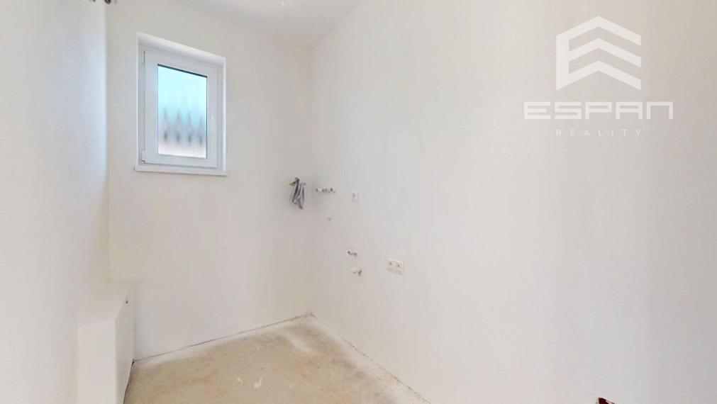 Skolaudovaná moderná novostavba 4 izb. bungalovu v krásnej lokalite "Pod lesom"