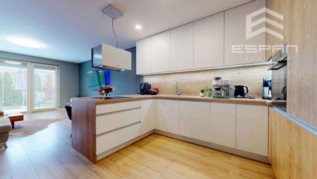 Zariadený 3 izbový dom so záhradou v  Píniovej aleji pri Malackách