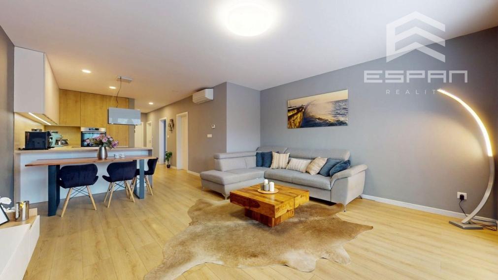 Zariadený 3 izbový dom so záhradou v  Píniovej aleji pri Malackách