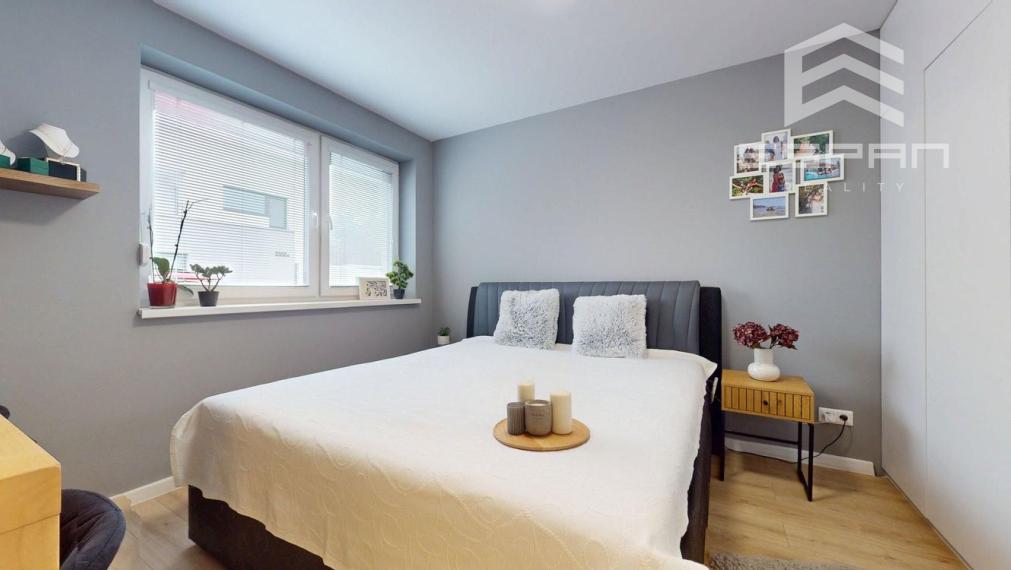 Zariadený 3 izbový dom so záhradou v  Píniovej aleji pri Malackách