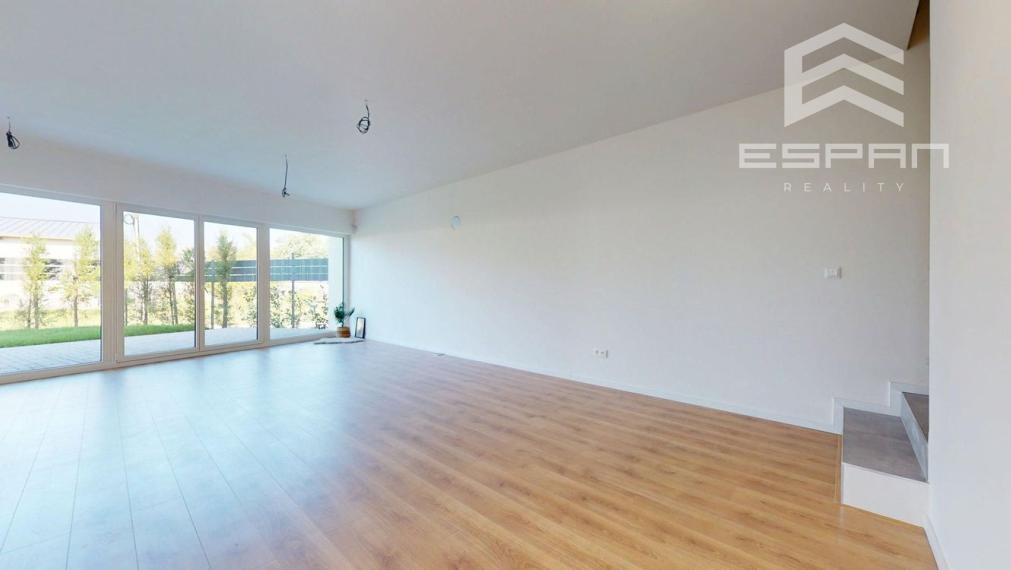 Skolaudovaný 4 izb. rodinný dom  s murovanou garážou a tepelným čerpadlom!!