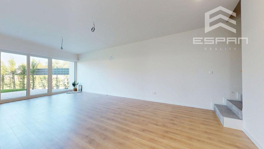 Skolaudovaný 4 izb. rodinný dom  s murovanou garážou a tepelným čerpadlom!!