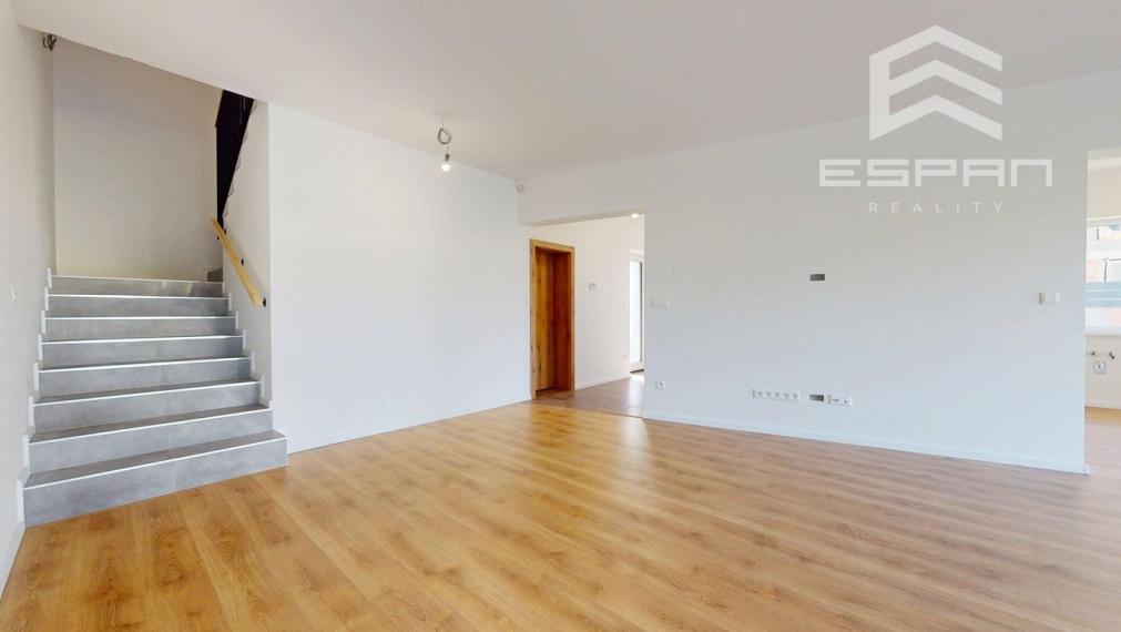 Skolaudovaný 4 izb. rodinný dom  s murovanou garážou a tepelným čerpadlom!!