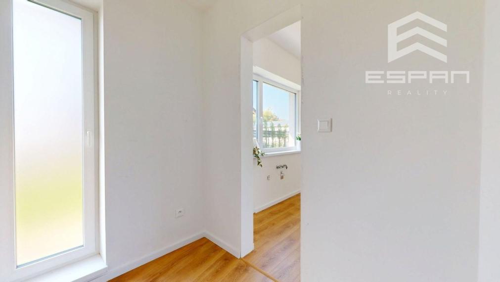 Skolaudovaný 4 izb. rodinný dom  s murovanou garážou a tepelným čerpadlom!!