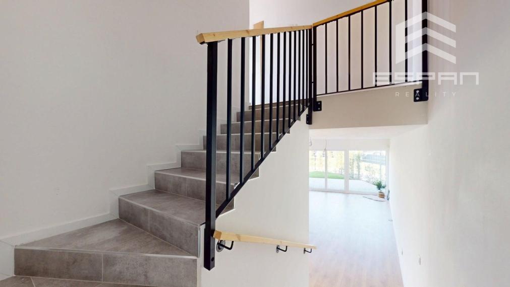 Skolaudovaný 4 izb. rodinný dom  s murovanou garážou a tepelným čerpadlom!!