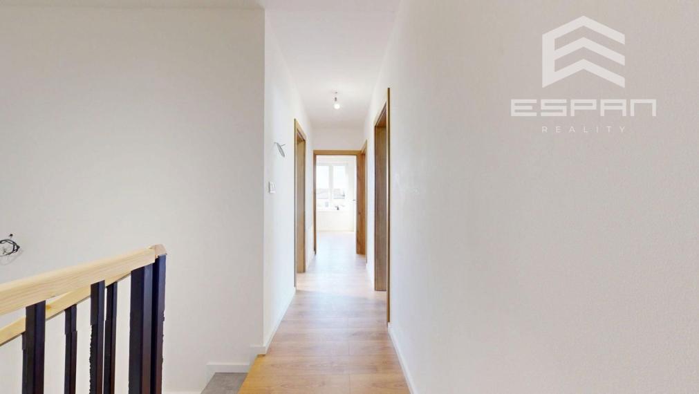 Skolaudovaný 4 izb. rodinný dom  s murovanou garážou a tepelným čerpadlom!!