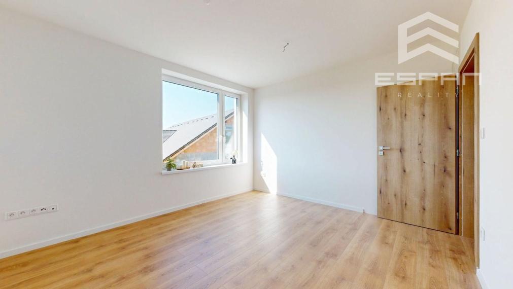 Skolaudovaný 4 izb. rodinný dom  s murovanou garážou a tepelným čerpadlom!!