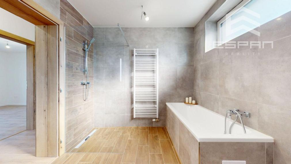 Skolaudovaný 4 izb. rodinný dom  s murovanou garážou a tepelným čerpadlom!!