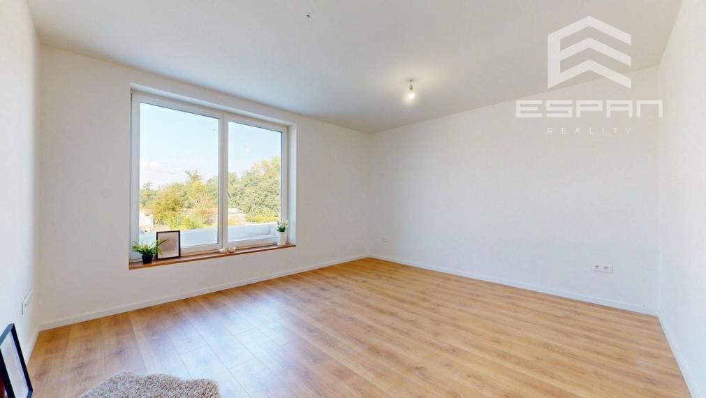 Skolaudovaný 4 izb. rodinný dom  s murovanou garážou a tepelným čerpadlom!!