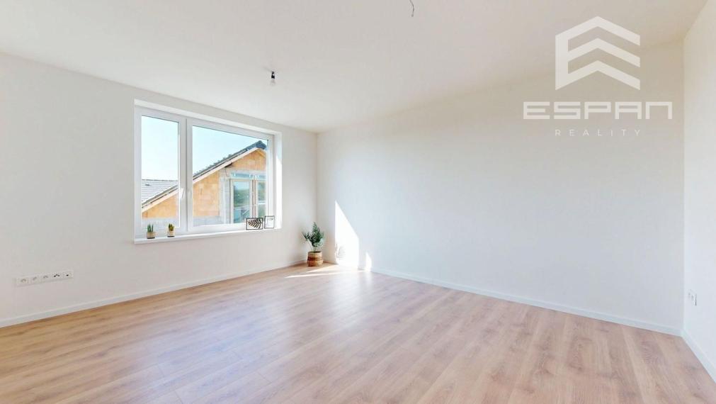 Skolaudovaný 4 izb. rodinný dom  s murovanou garážou a tepelným čerpadlom!!