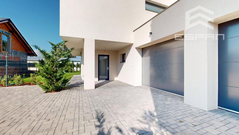 Skolaudovaný 4 izb. rodinný dom  s murovanou garážou a tepelným čerpadlom!!