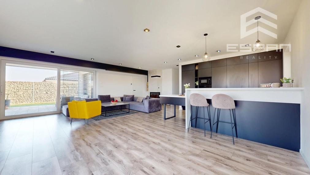 Kompletne zariadený rodinný bungalov s premyslenou dispozíciuou, dvojgarážou v obci Kostolište