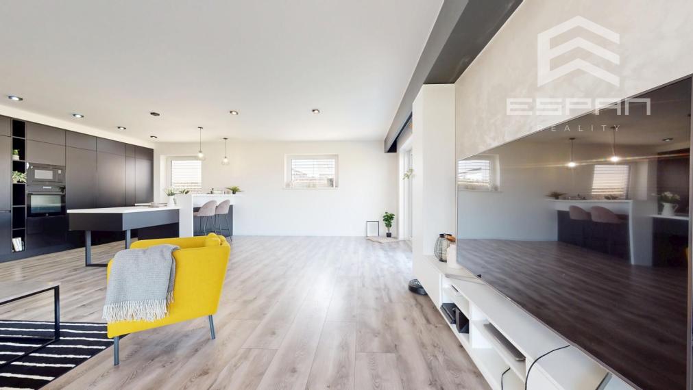 Kompletne zariadený rodinný bungalov s premyslenou dispozíciuou, dvojgarážou v obci Kostolište