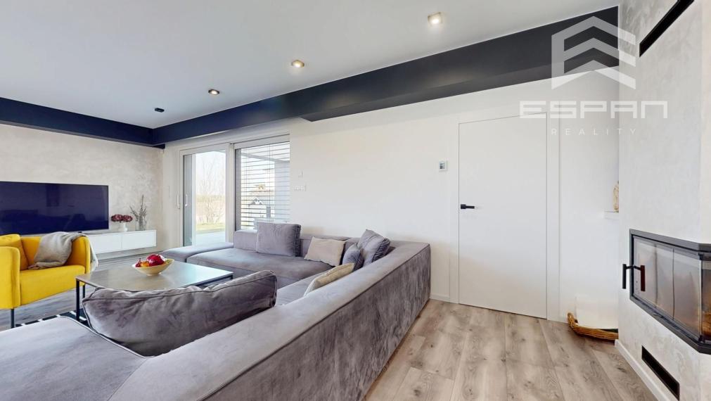 Kompletne zariadený rodinný bungalov s premyslenou dispozíciuou, dvojgarážou v obci Kostolište