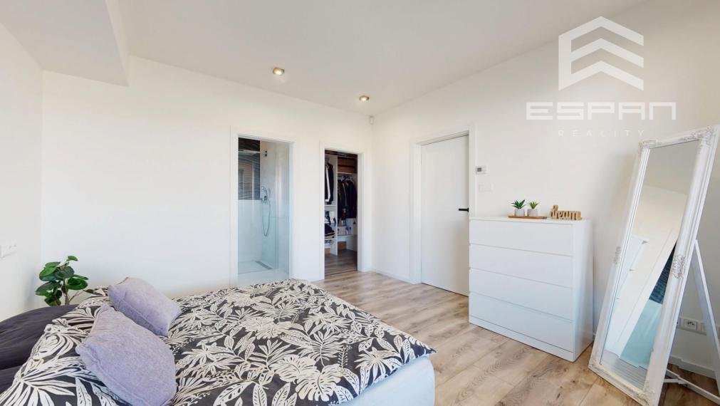 Kompletne zariadený rodinný bungalov s premyslenou dispozíciuou, dvojgarážou v obci Kostolište