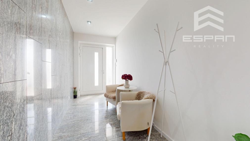 Kompletne zariadený rodinný bungalov s premyslenou dispozíciuou, dvojgarážou v obci Kostolište