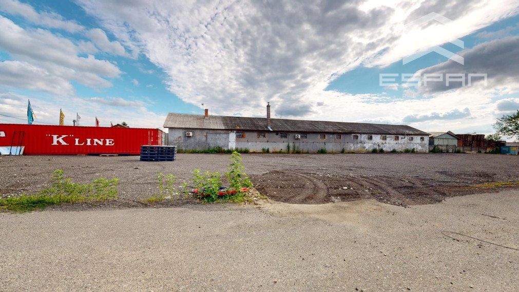 Pozemok na preskladnenie, výrobu, al. ako odstavná plocha na parkovanie / Malacky!!