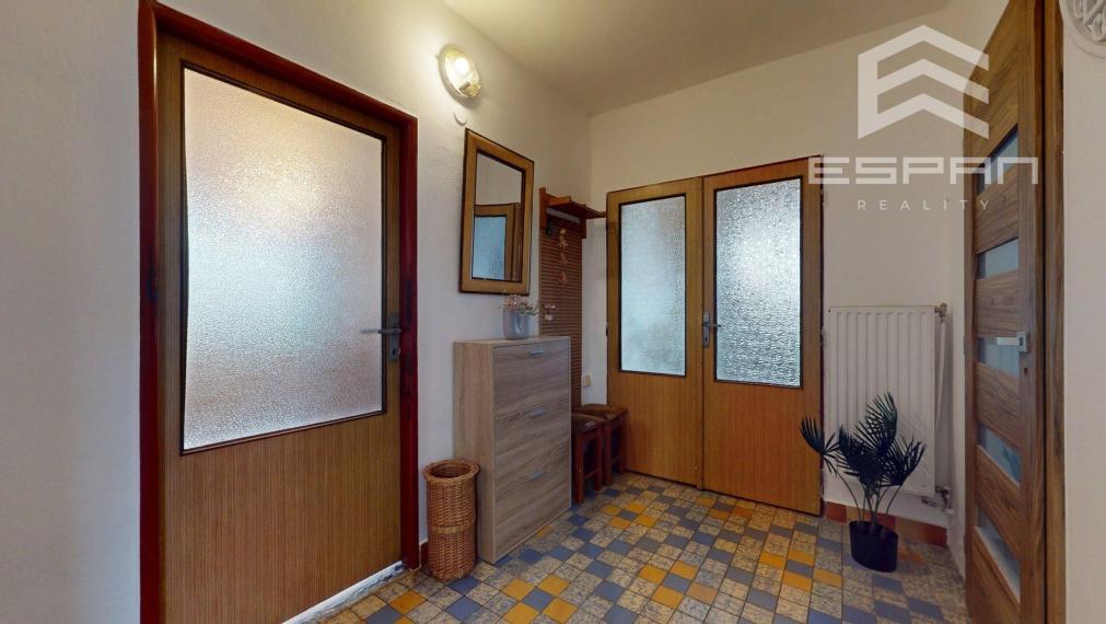 2 izbový byt v rodinnom dome so záhradou v obco Kostolište pri Malackách