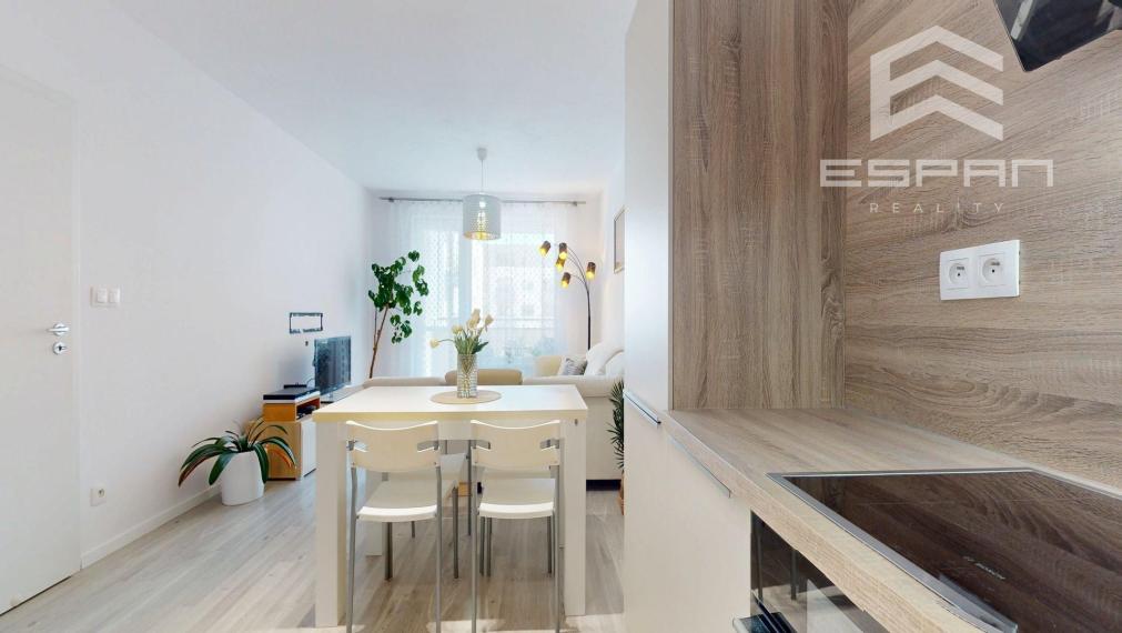 Moderný 2 izbový byt s balkónom, pivničnou kobkou aj parkingom